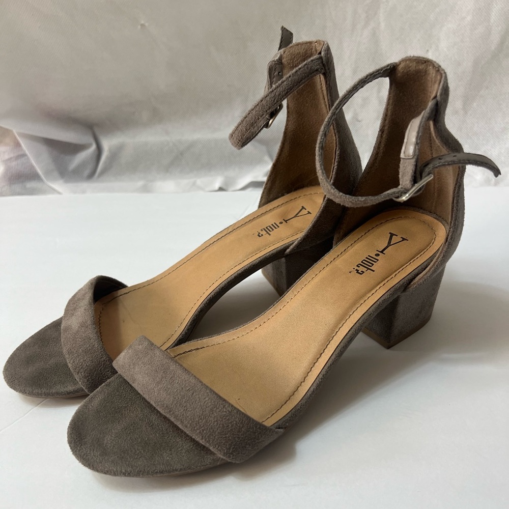 Y Not Nude Taupe Shoes Size 7.